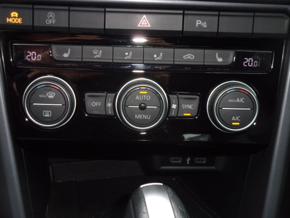 VOLKSWAGEN T-ROC CABRIOLET T-ROC CAB-011.jpg